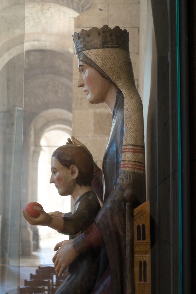 architecture, montalcino, day, italy, romanesque, representation, famous Place, art and craft, crown, sculpture, human representation, profile view, male likeness