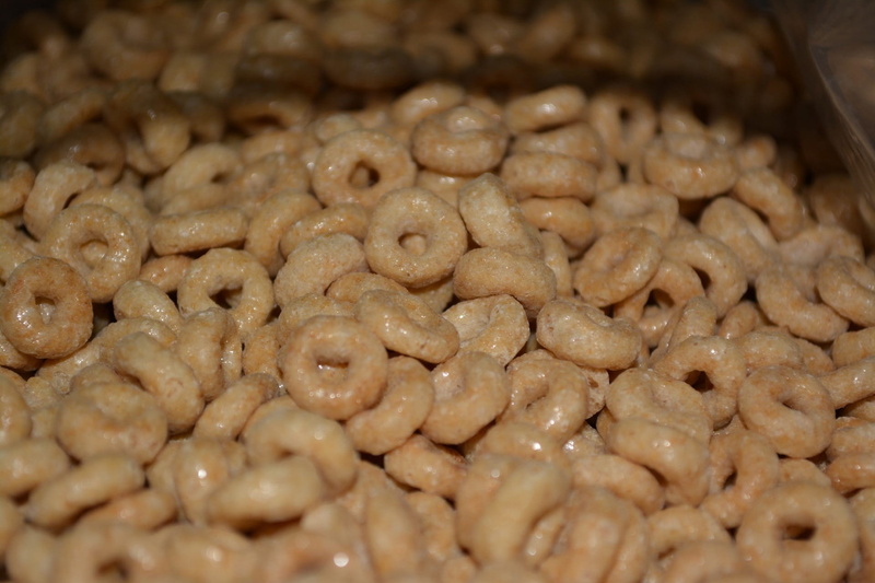 light, crunchy, round, large group of objects, snacks, delicious, brown, abundance, carbohydrates, wellbeing, no people, 1080P, shapes, cereals, healthy eating