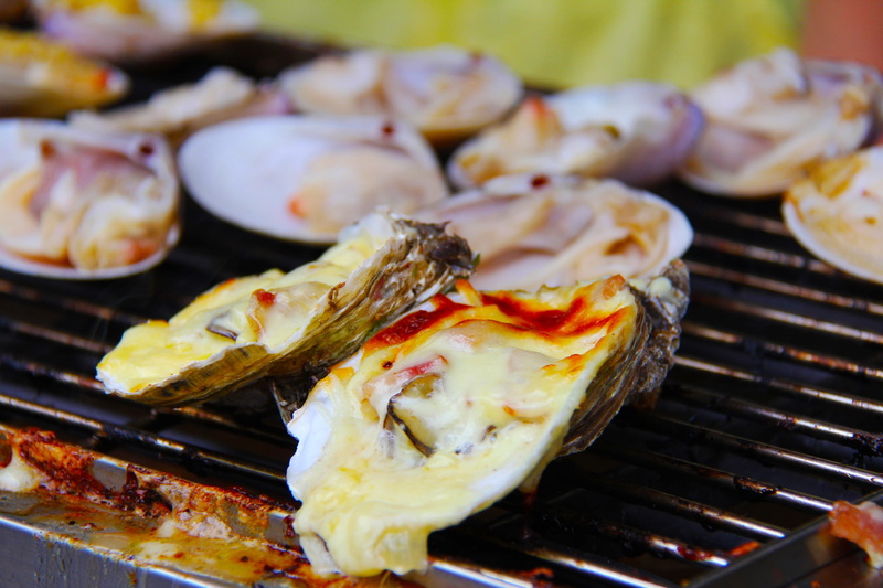 ready-to-eat, grilled, 2K, close-up, plate, no people, high angle view, yummy, asian, barbecued oysters, vegetable, selective focus, asia, oysters, dinner