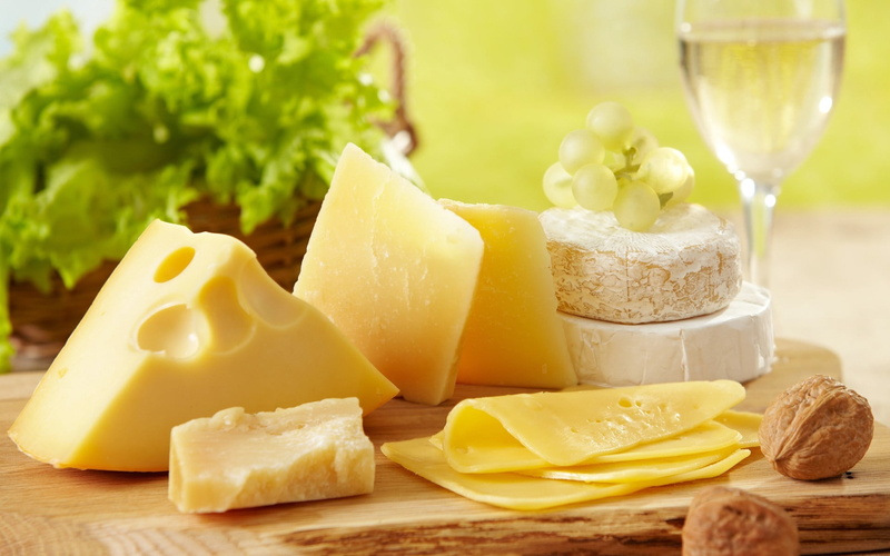 wellbeing, swiss Cheese, brie, camembert, meal, sliced, yellow, appetizer, delicatessen, refreshment, still life, grape, focus on foreground, food And Drink