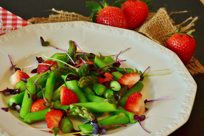 temptation, spring, healthy, asparagus, vegetable, freshness, kitchen, table, green, fruit, ready-to-eat, oil, strawberries, eat, food, asparagus time