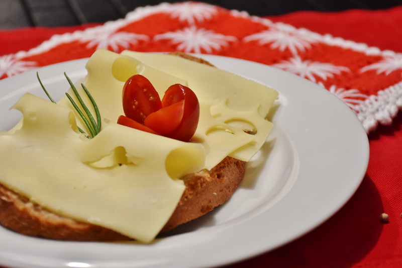 sweet food, plate, bread, cream, baked, healthy eating, food, 4K, emmental, enjoy, snack, indoors, photo, fruit, wreak, garnish, red, celebration, food and drink