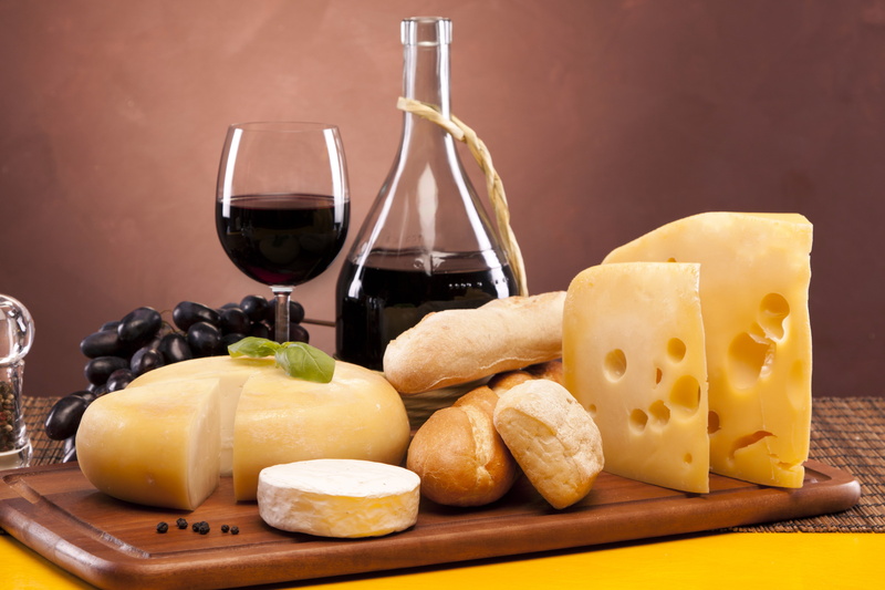 parmesan Cheese, ready-to-eat, loaves, grapes, drink, french food, dairy Product, alcohol, pepper, refreshment, bottle, no People, grape, snack, wineglass