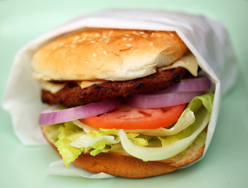 fruit, sandwich, meat, cheese, chicken, beef, close-up, selective Focus, burger, large, bread, dinner, onion, grilled, salad, bun, cheddar - Cheese, food