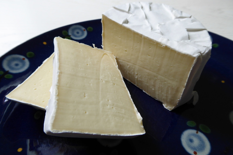 wellbeing, cheese dairy, white, close-up, no people, freshness, 4K, piece, dessert, ready-to-eat, dairy farm, blue cheese, indoors, french food, white color
