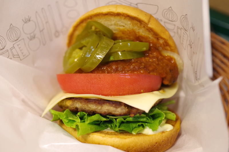 cheeseburger, hamburger, salad, ready-to-eat, vegetables, delicious, no people, indulgence, cheese, cuisine, still life, sandwich, jalapeno, meat, tomato