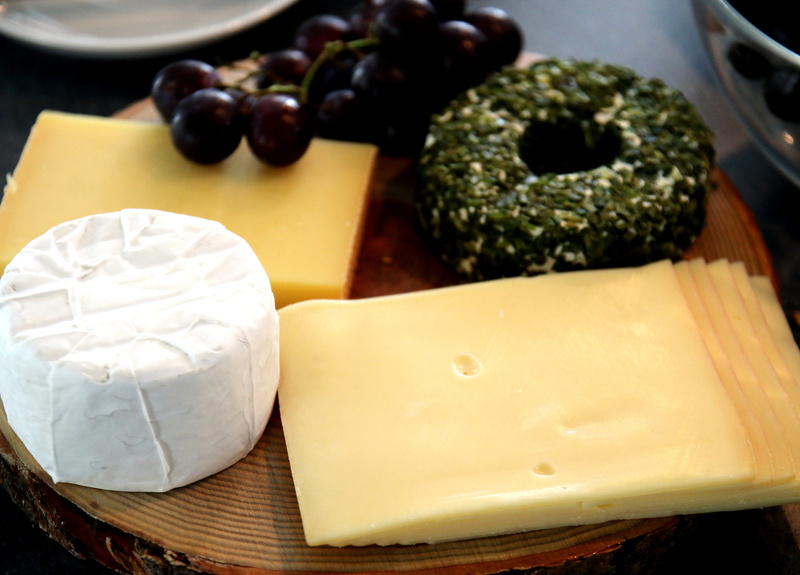 indulgence, cutting board, cream cheese, semi-hard cheese, board, snack, eat, cheese, appetizer, käseplatte, close-up, table, tray, dairy product, freshness