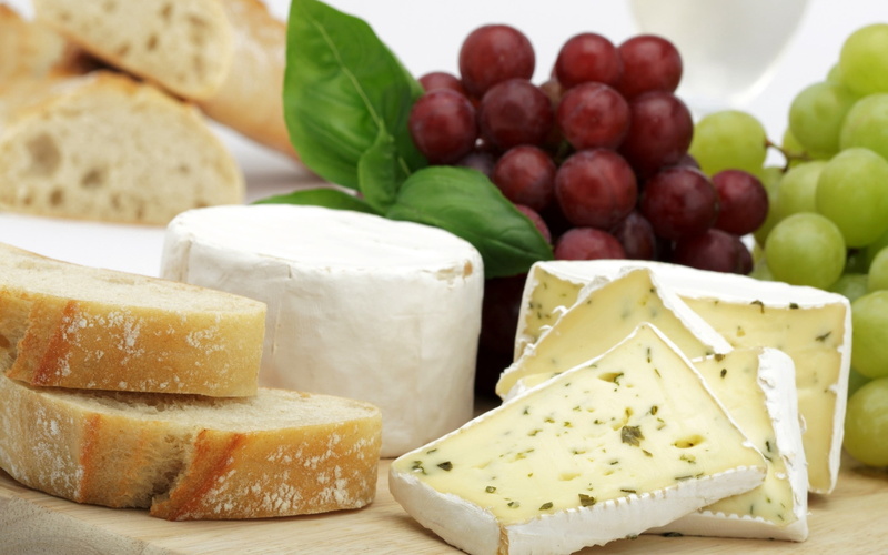 close-up, still life, snack, gourmet, variety, table knife, meal, grapes, slice, appetizer, group of objects, cheese, healthy Eating, breakfast, stack