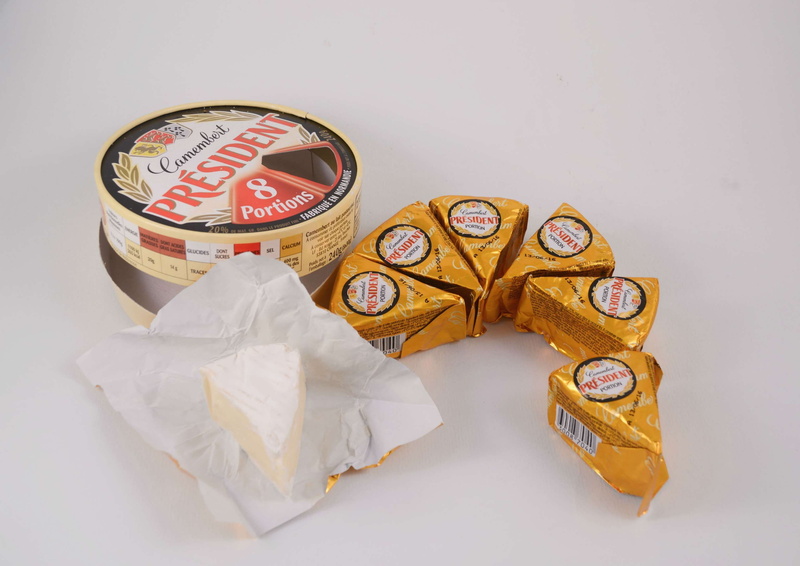 2K, laitages, still life, studio shot, portion, economy, number, alimentation, fromage, close-up, no people, paper, variation, directly above, high angle view