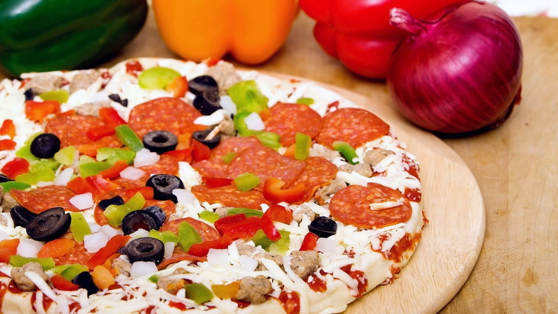cheese, wellbeing, vegetable, pizza, dairy product, raw food, food, toppings, herb, vegetables, food and drink, tomato, vegetarian food, assorted, spice