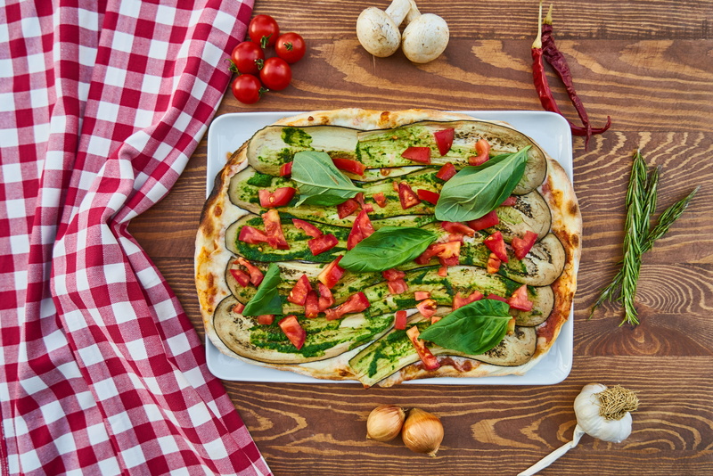 food, horizontal, detail shots, freshness, table knife, delicious, 8K, cheese, bakery, salad, photography, tomato, photo, pizza, selective focus, wood - material
