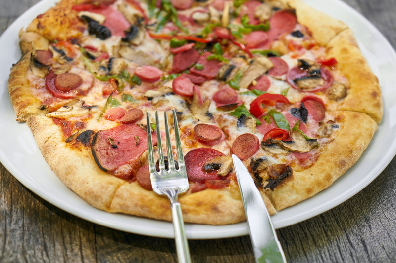 tomato, pepperoni pizza, pepperoni, crust, fast food, 5K, food, cheese, garnish, food and drink, tasty, sausage, fruit, organic, vegetable, delicious