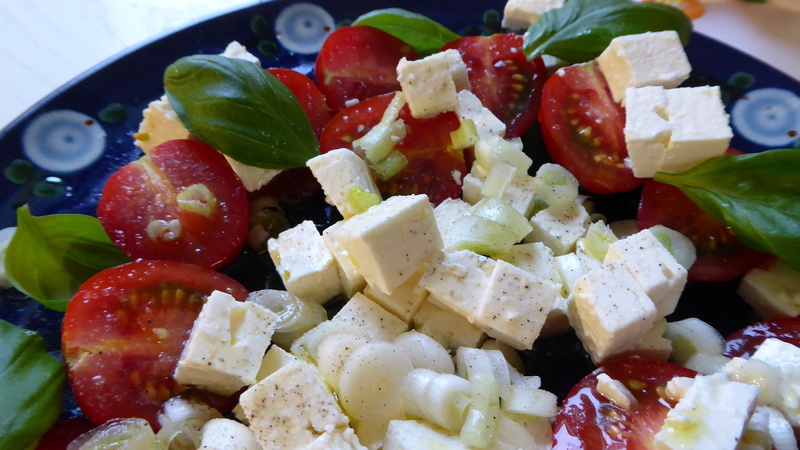 delicious, healthy lifestyle, starter, no people, food and drink, appetizer, wellbeing, frisch, tomatoes, feta cheese, onion rings, tofu, cheese, chopped