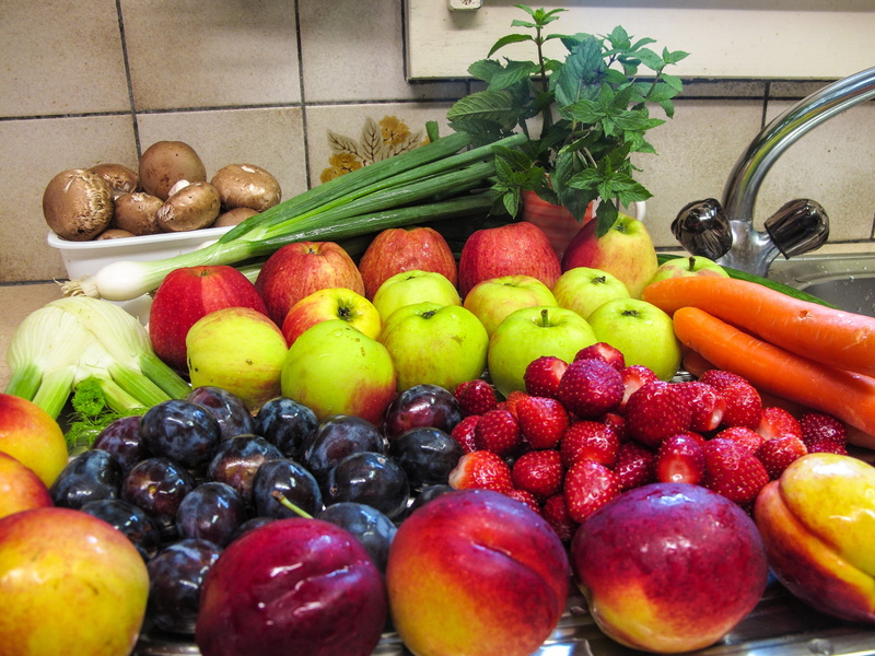 vegan, plums, freshness, weekly shopping, apple - fruit, wellbeing, apple, vegetable, red, fruits, carrots, german onions, still life, multi colored, container