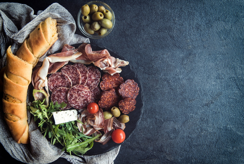 5K, bacon, ham, olives, sausage, bread, served, meat, cheese, plate