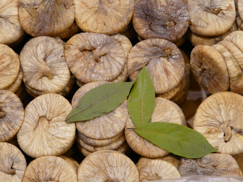 wellbeing, Figs, drupe, healthy eating, farmers local market, abundance, directly above, market, food, plant part, brown, Dried Fruits, dried, leaves, fruit