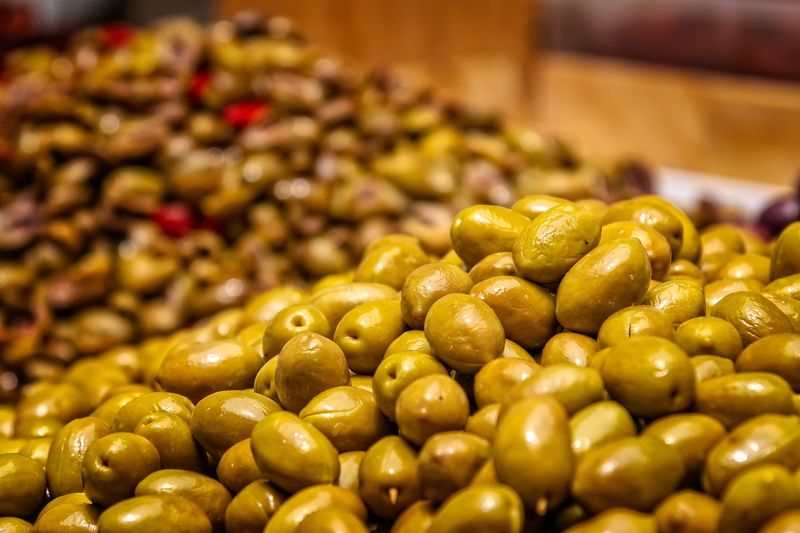 oelfrucht, delicious, large group of objects, green, fruits, retail, food and drink, business, 5K, focus on foreground, healthy eating, green olives, olive