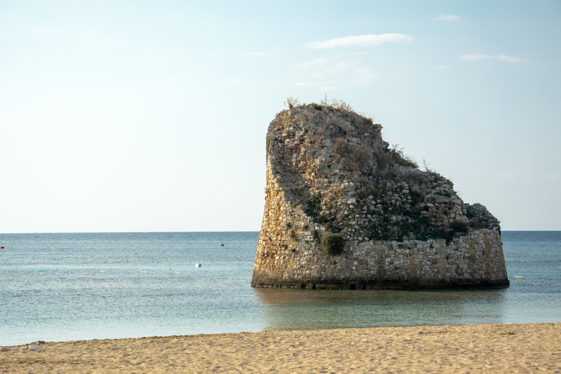non-urban scene, horizon, torre, tranquil scene, scenics - nature, no people, rock, tranquility, sea, stack rock, water, day, outdoors, idyllic, sky, beach