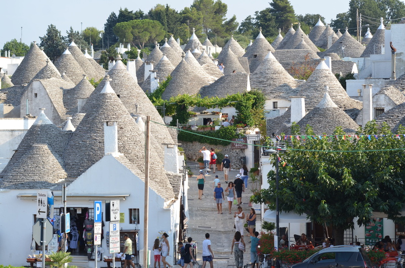 city, plant, nature, salento, building, large group of people, the past, 4K, country, built structure, building exterior, crowd, group of people, trullo