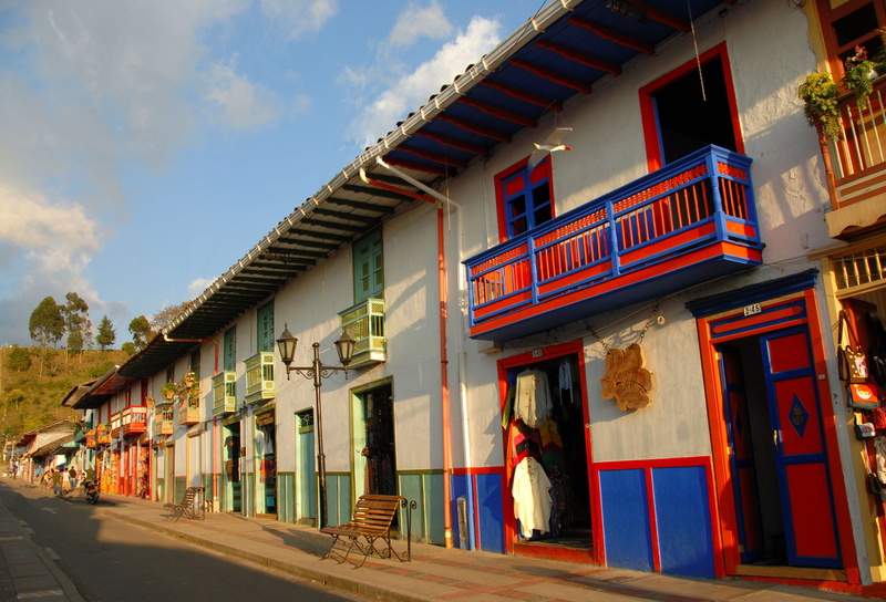 architecture, people, building exterior, built structure, Quindío, store, building, Colombia, adult, sky, retail, day, text, facade, city, entrance, see