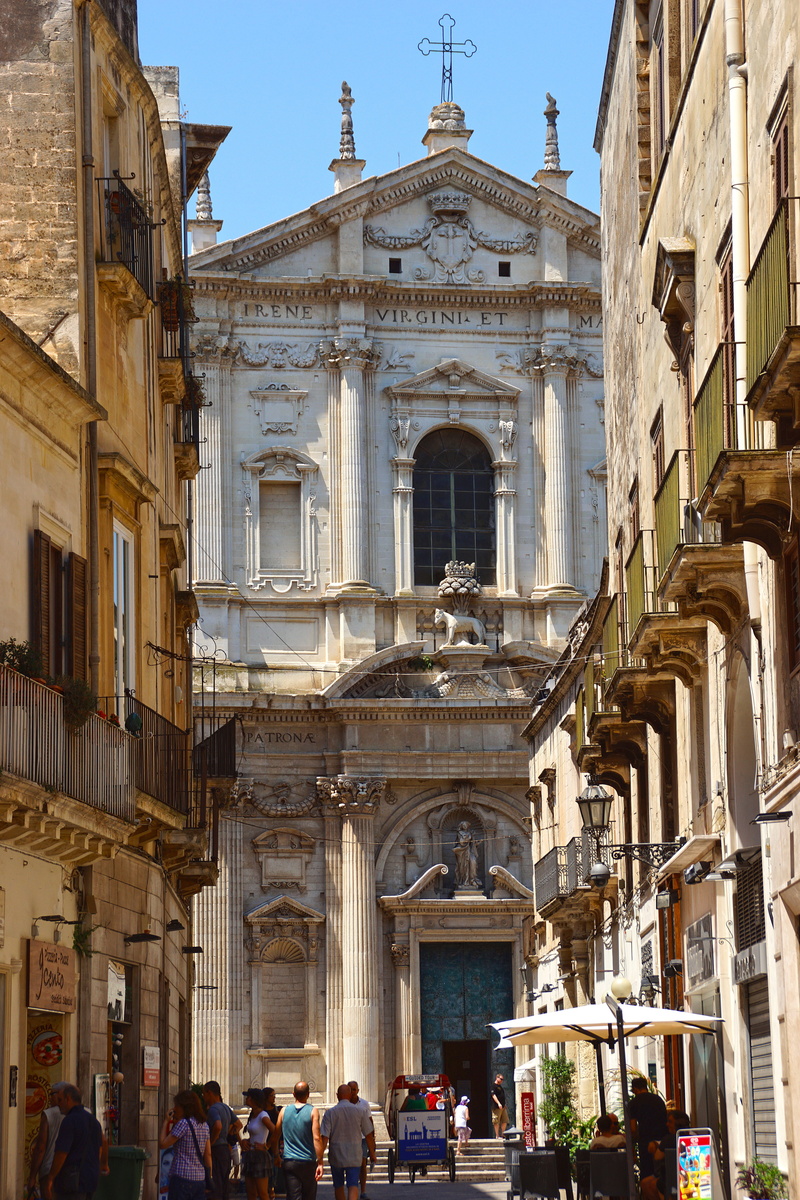 building exterior, history, city, traditional architecture, lecce, urban landscape, travel destinations, large group of people, group of people, architecture