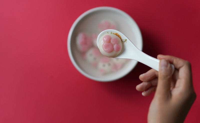 holding, one person, colored background, finger, human hand, epicure, delicious, still life, body part, breakfast, studio shot, child, bowl, kitchen utensil