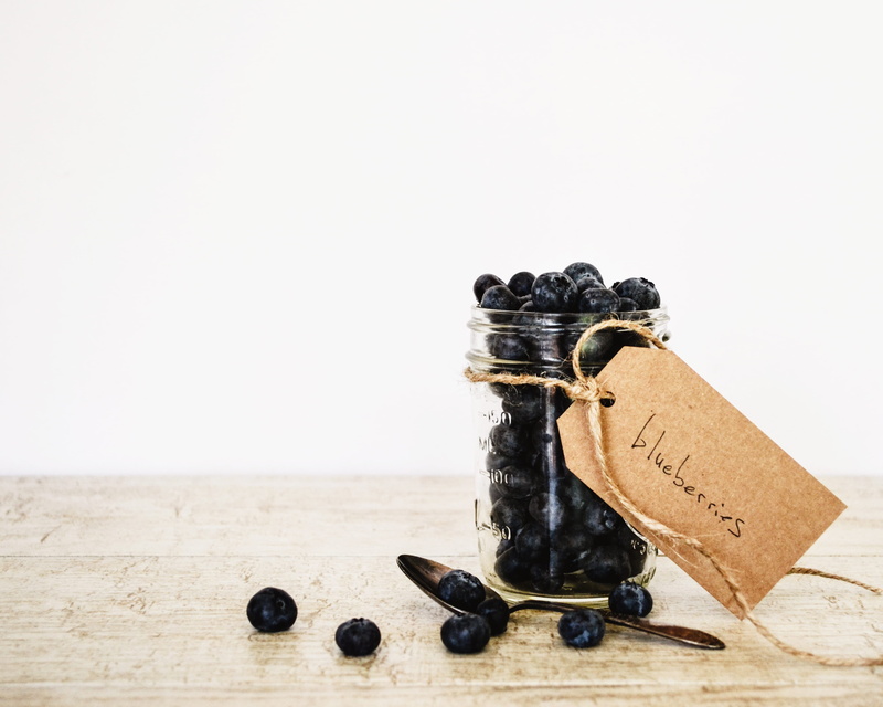 refreshment, brown paper, nutritiou, corkscrew, berry, food and drink, wood - material, alcohol, drinking, food, raisins, background, healthy, berries