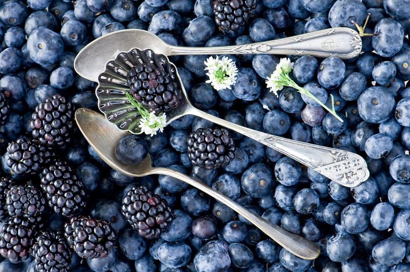 blueberries, bokeh, berries, blackberries, high, 1080P, fruits, spoons, resolution, three, flowers, steel, stainless