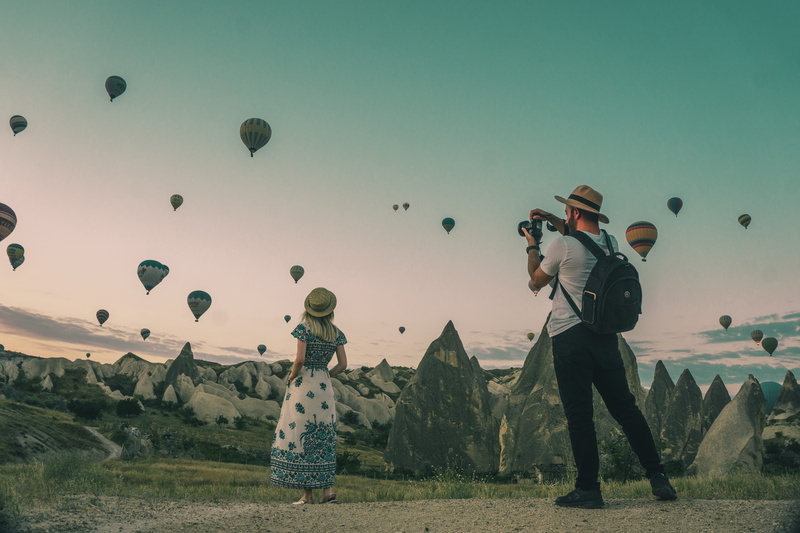 hot, mid-air, standing, blogger, taking, land, balloon, hot air balloon, sky, taking photo, photographer, cappadocia cave, person, real people, air, people