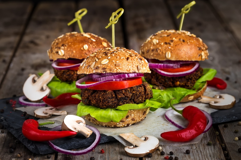 hamburger, serving size, table, meal, burger, close-up, no people, ready-to-eat, bread, bun, meat, unhealthy eating, freshness, 4K, food, vegetable, indoors