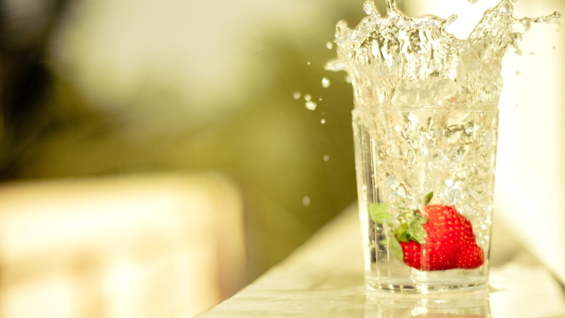 no people, fruit, refreshment, splashing, berry fruit, food, strawberry, purity, food and drink, red, nature, 2K, drinking, drink, outdoors, focus on foreground