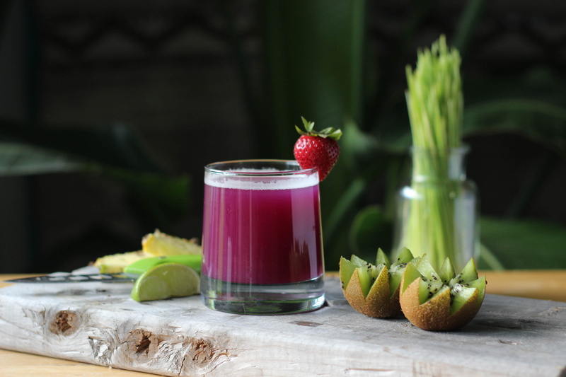 vegetable, healthy eating, kiwi - fruit, antioxidant, cocktail, kiwi, crockery, food and drink, strawberry, household equipment, drinking glass, refreshment