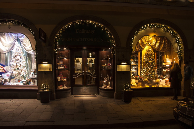indoors, restaurant, department store, cabinet, night photograph, christmas, christmas splendor, place of worship, window, 4K, gold colored, room, inside