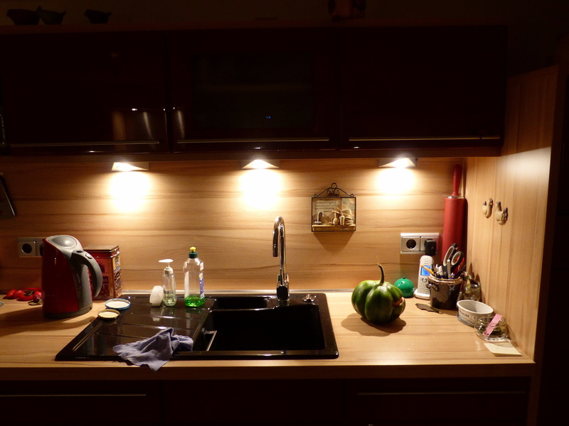 business, domestic room, electric lamp, küchendeko, container, absence, human representation, choice, household equipment, sink, no people, tray, kitchen