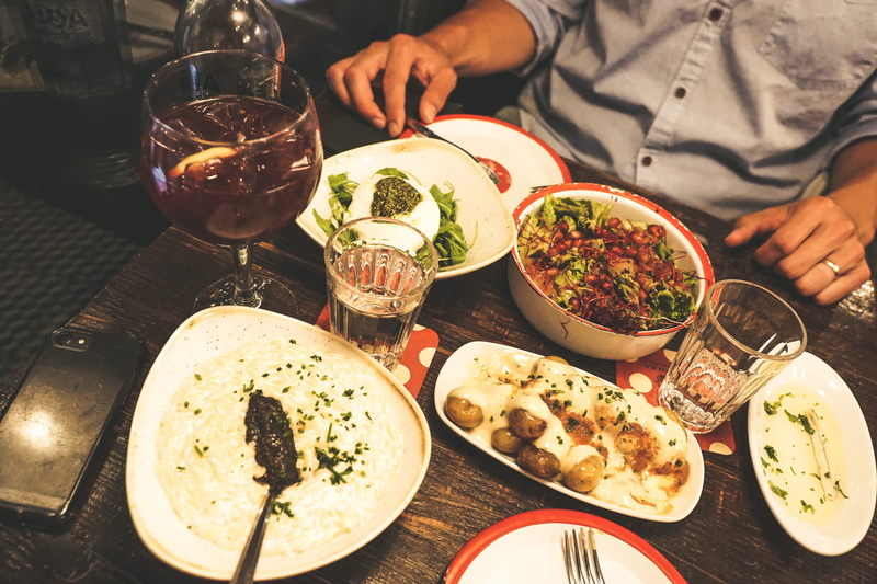 human hand, 5K, ready-to-eat, two people, dining, indoors, table, barcelona, real people, drinking glass, cafe, spain, food, food and drink, household equipment