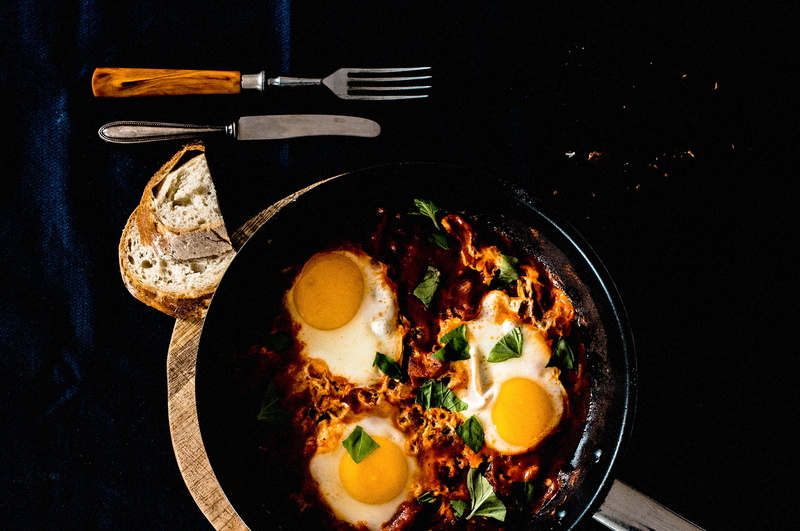 household equipment, serving size, garnish, table, freshness, saucepan, rustique, ready-to-eat, eggs, no people, eating utensil, 1080P, plate, egg, directly above
