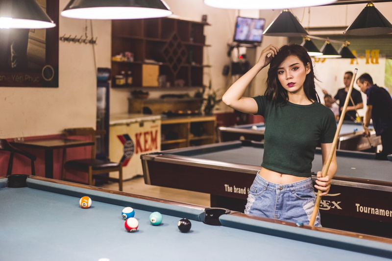 portrait, brunette, pool table, jean shorts, T-shirt, women, depth of field, billiards, 1080P, women indoors, billiard balls, red lipstick, Asian, looking at viewer