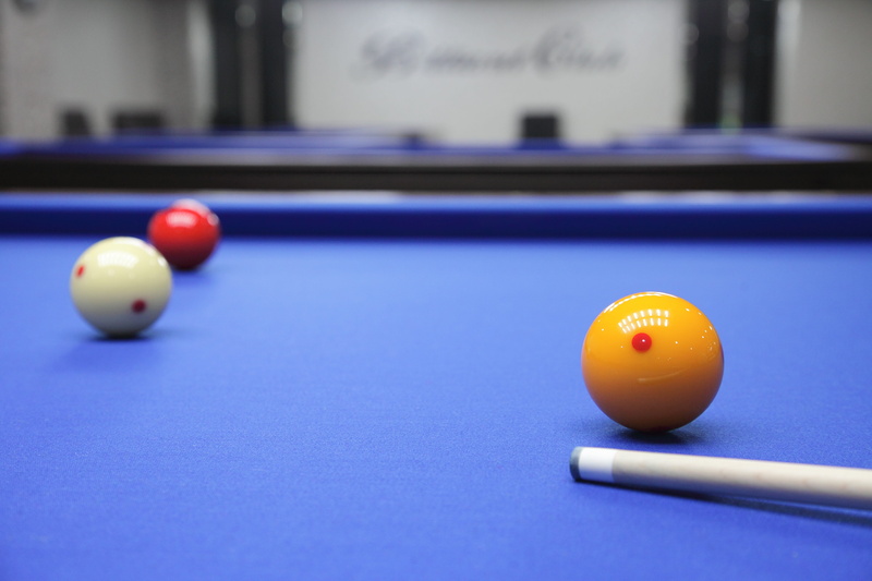 sport, purple, close-up, focus on foreground, billiard ball, table, billiard, cue ball, competition, blue, indoors, no people, billiards, pool - cue sport