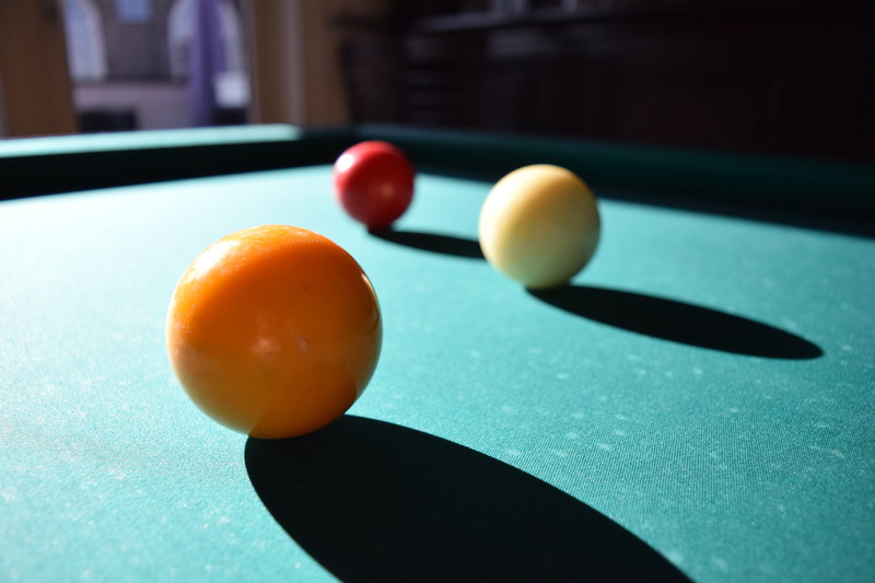 sport, relaxation, pool ball, close-up, Sunlight, ball, Billiard Ball, taking a shot - sport, 5K, focus on foreground, pool cue, pool hall, pool table