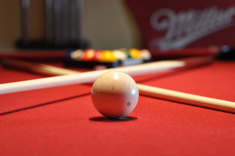 close-up, que ball, 4K, pool - cue sport, focus on foreground, cue ball, leisure activity, leisure games, snooker and pool, games, bar games, pool hall