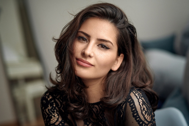 in black, portrait, 1080P, hairstyle, makeup, model, bokeh, beauty, look, Lina, Alex Fetter, brown hair