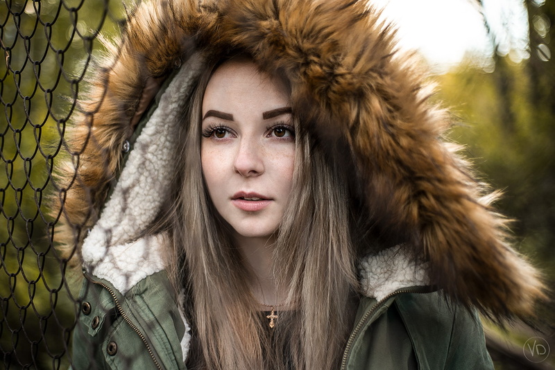 looking into the distance, jacket, hairstyle, hair, adult, beauty, green jacket, hoods, outdoors, hood - clothing, warm clothing, face, model, brown eyes