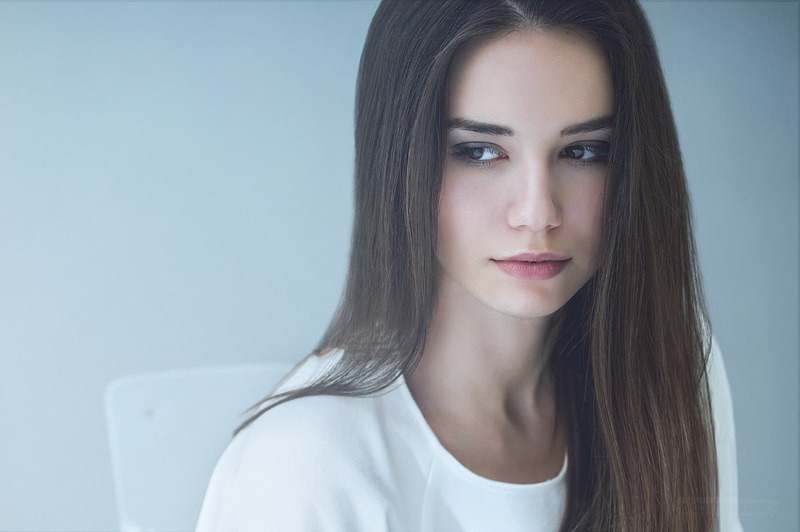 simple background, women, straight hair, 480P, Radina, model, Simeon Kolev, looking away, brunette, photography, brown eyes, long hair, 500px, blue background