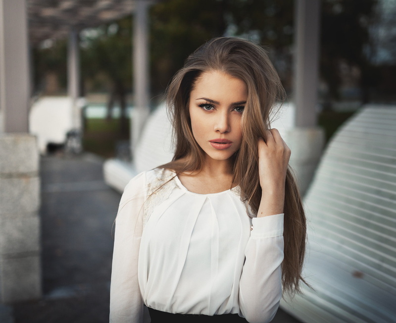 Alexandra Danilova, looking at viewer, gray eyes, long hair, model, holding hair, women, women outdoors, 1080P, straight hair, touching hair, brunette