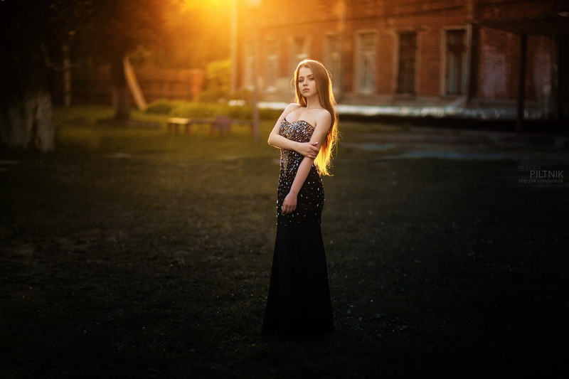 young women, fashion, 720P, beauty, clothing, women, beautiful woman, standing, nature, beautiful people, model, hairstyle, portrait, full length, elegance