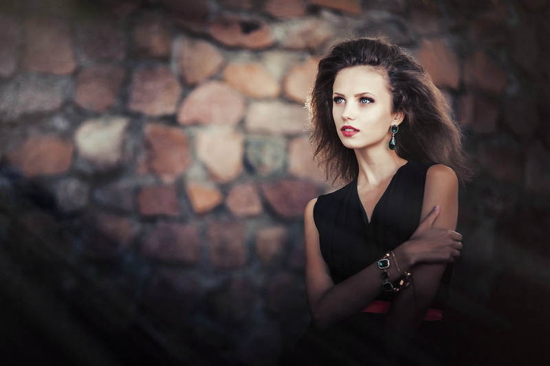 portrait, brown hair, hairstyle, dress, beauty, beautiful people, women, wall, one person, brunette, adult, brick wall, 720P, young women, looking at camera
