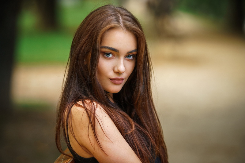 depth of field, blue eyes, women, brunette, looking at viewer, Veronika Ožanová, Milan R, 1080P, nose rings