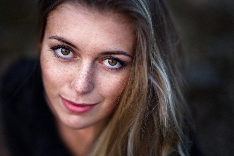 depth of field, women, Milan R, long hair, model, portrait, looking at viewer, 1080P, freckles, blonde, face, eyes