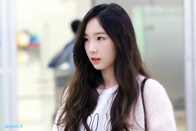 brunette, Kim Taeyeon, Asian, 2K, looking away, black hair, brown eyes, wavy hair, women