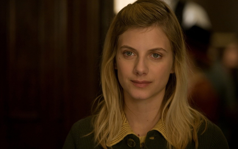 hair, blond hair, headshot, indoors, teenager, child, portrait, looking at camera, contemplation, focus on foreground, melanie laurent, nightlife, hairstyle